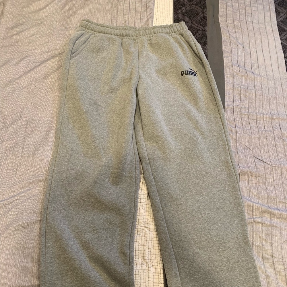 Pumas sweatpants